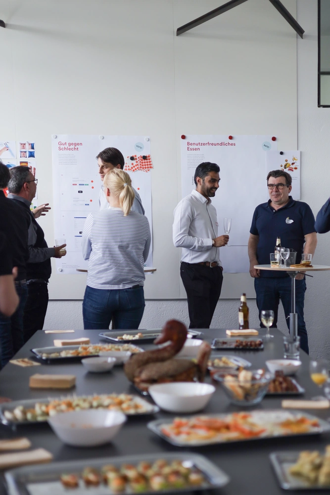 Apéro-Häppchen, interaktive Poster, Getränke und viel Networking beim Apéro Riche